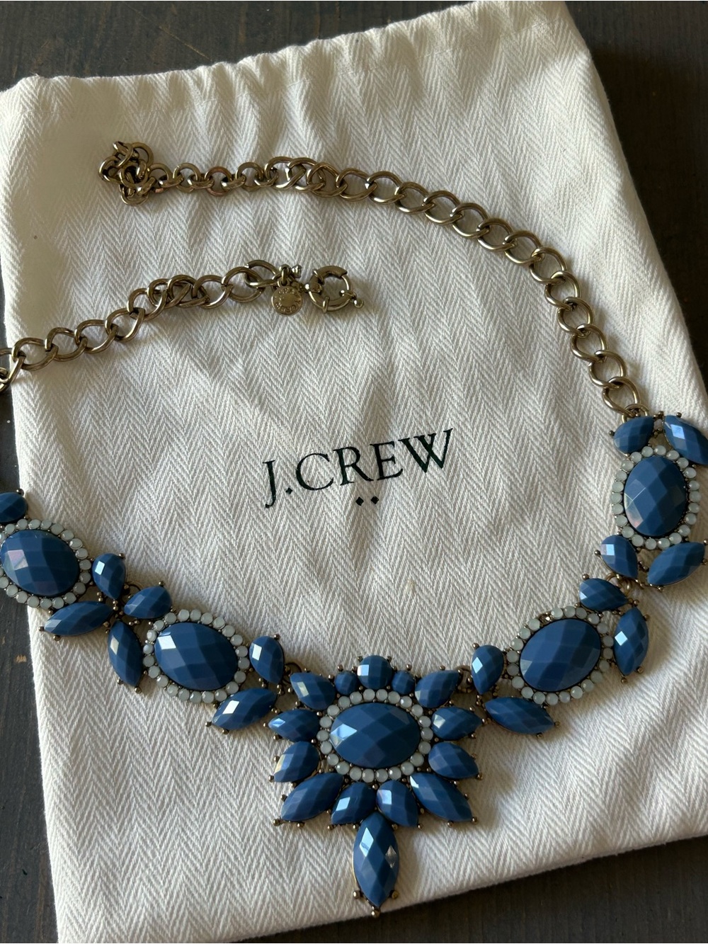 Excellent J. crew necklace and storage pouch 
Beautiful